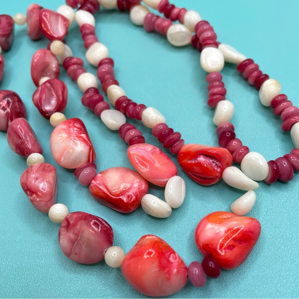 Beautiful Unsigned Artisan Pink Red White Dyed Agate Stone Necklace
